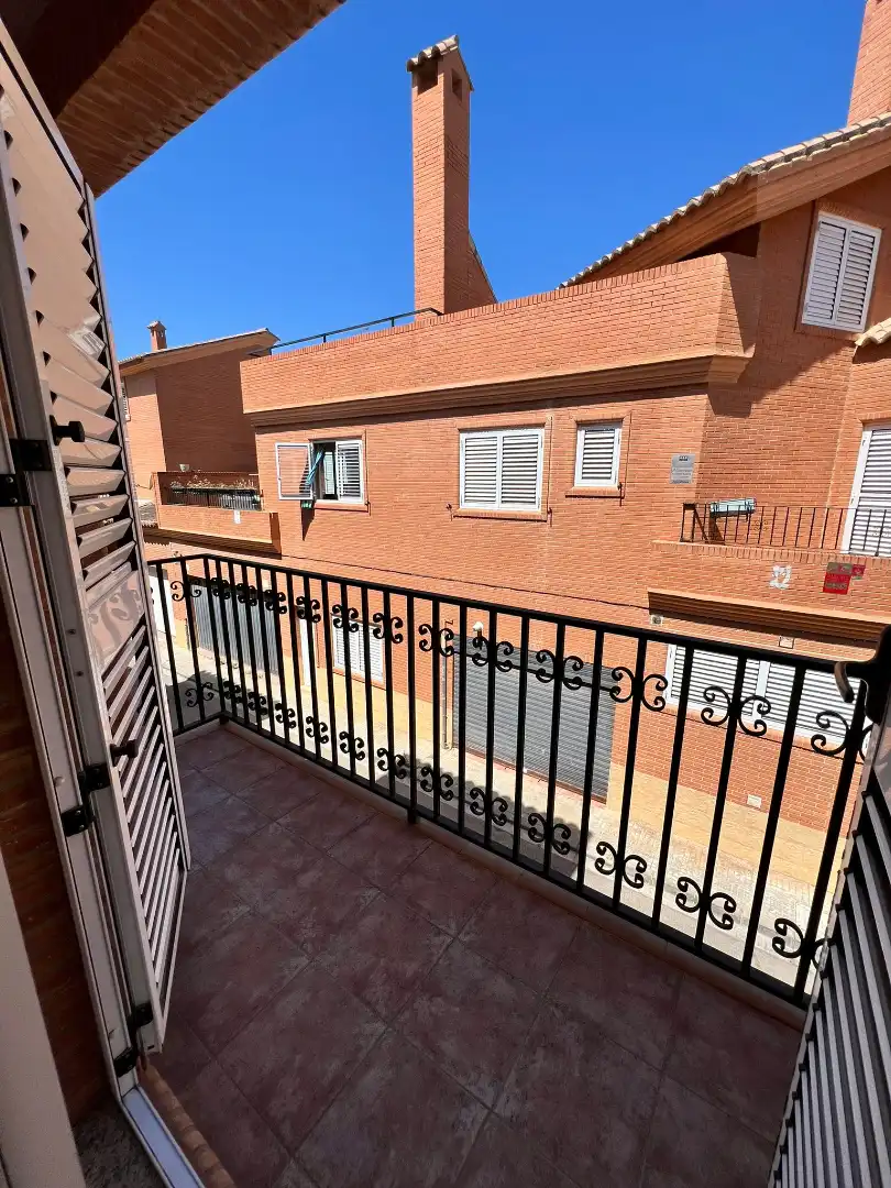 Terrasse von Einfamilien-Reihenhaus zum Verkauf in Sagunto / Sagunt mit Klimaanlage, Heizung und Terrasse