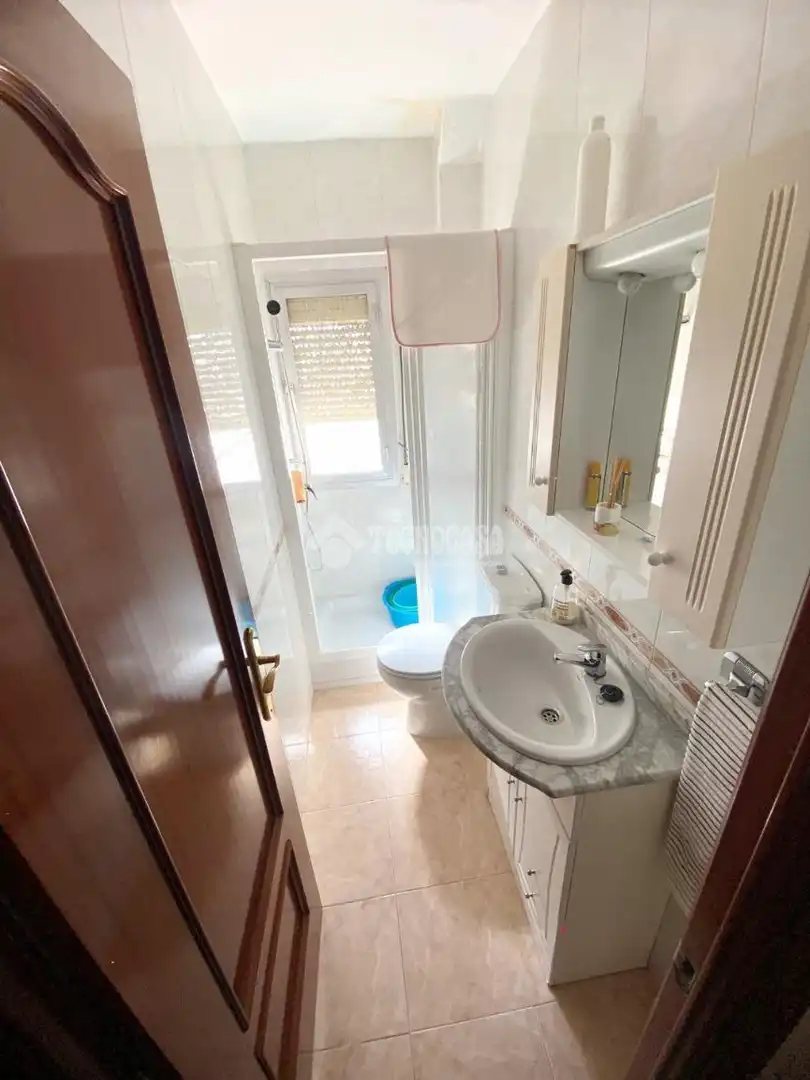 Bathroom of Flat for sale in Madrid