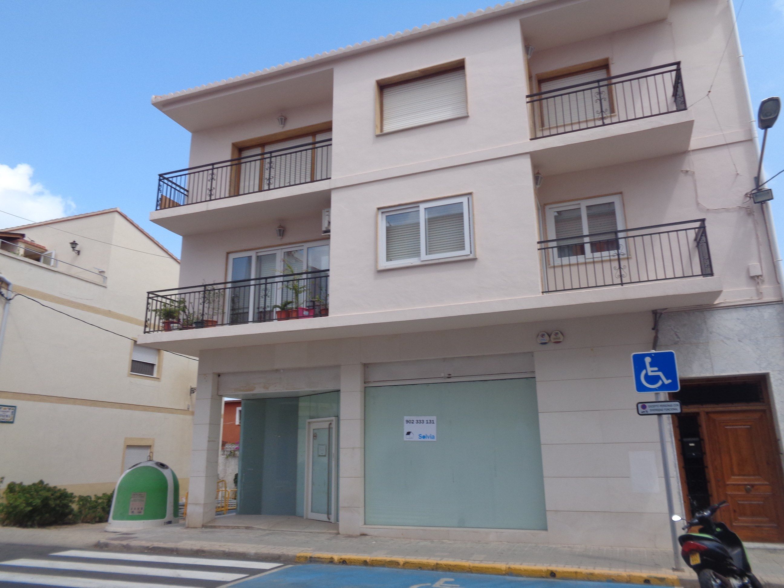 Vista exterior de Local en venda en Dénia