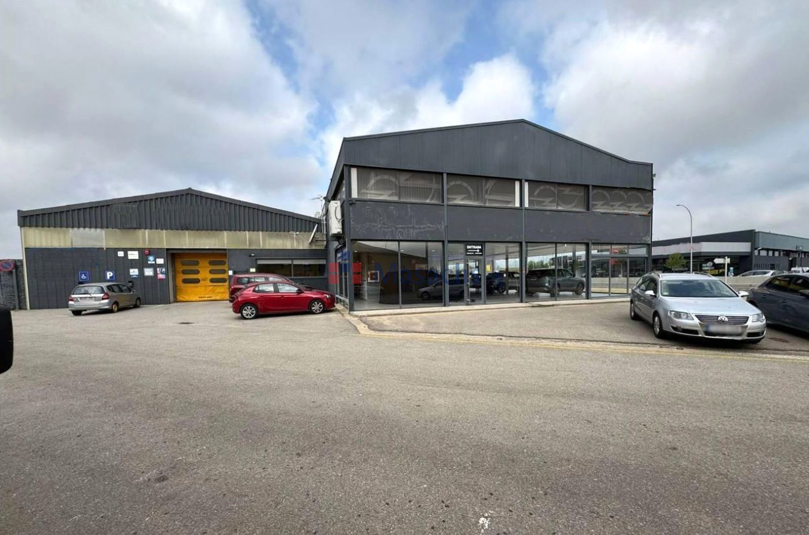 Vista exterior de Nave industrial en venta en Figueres