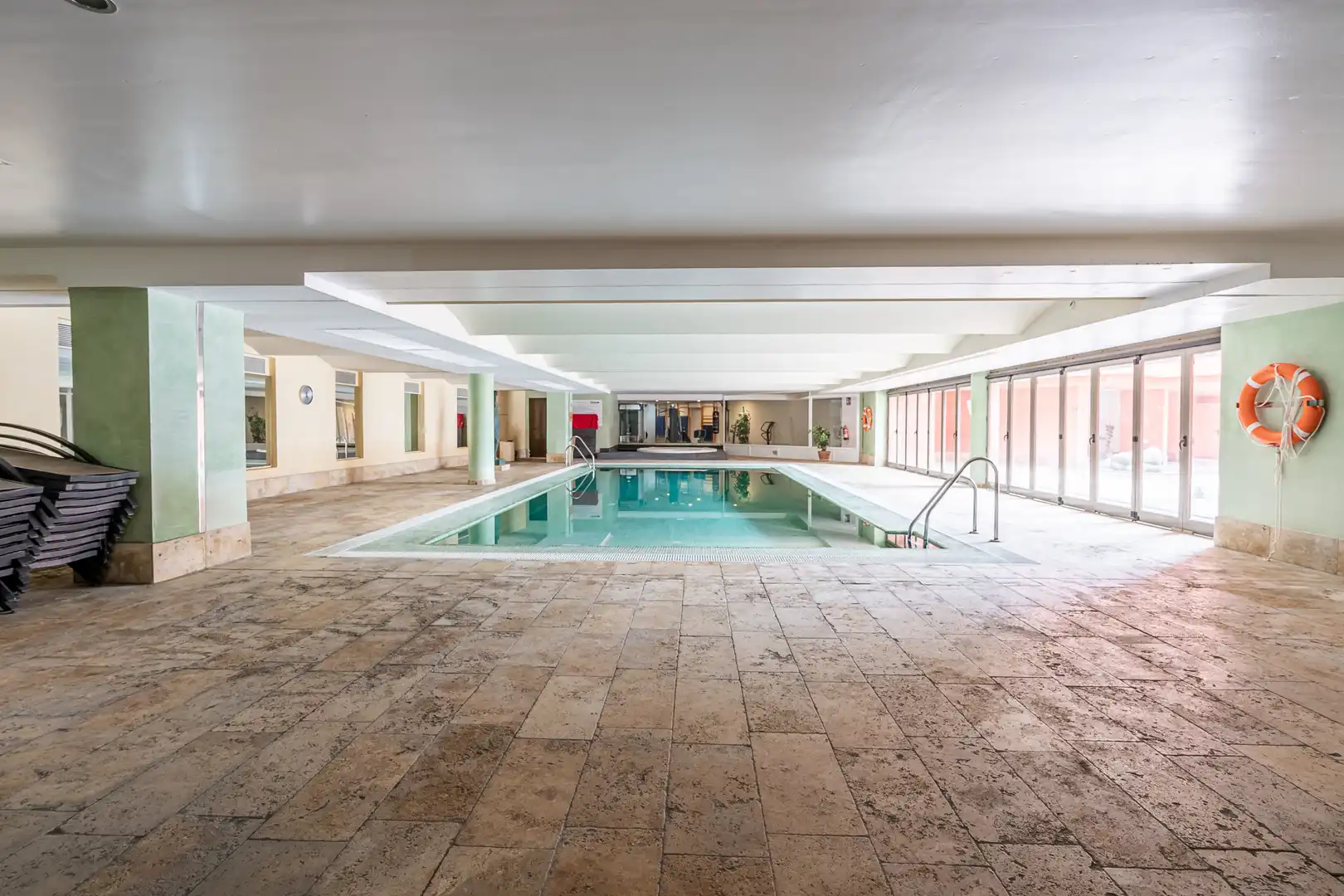 Piscina de Planta baixa en venda en Estepona amb Aire condicionat, Jardí privat i Terrassa