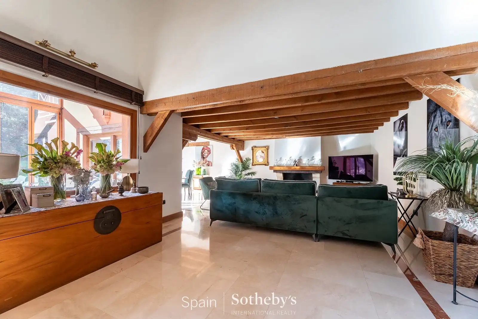 Sala d'estar de Casa o xalet en venda en Pozuelo de Alarcón amb Aire condicionat, Calefacció i Jardí privat