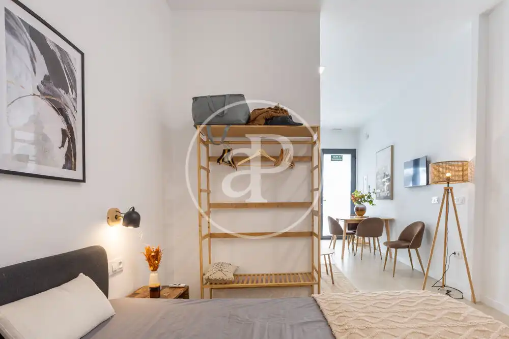 Dormitori de Loft de lloguer en Valencia amb Aire condicionat i Moblat