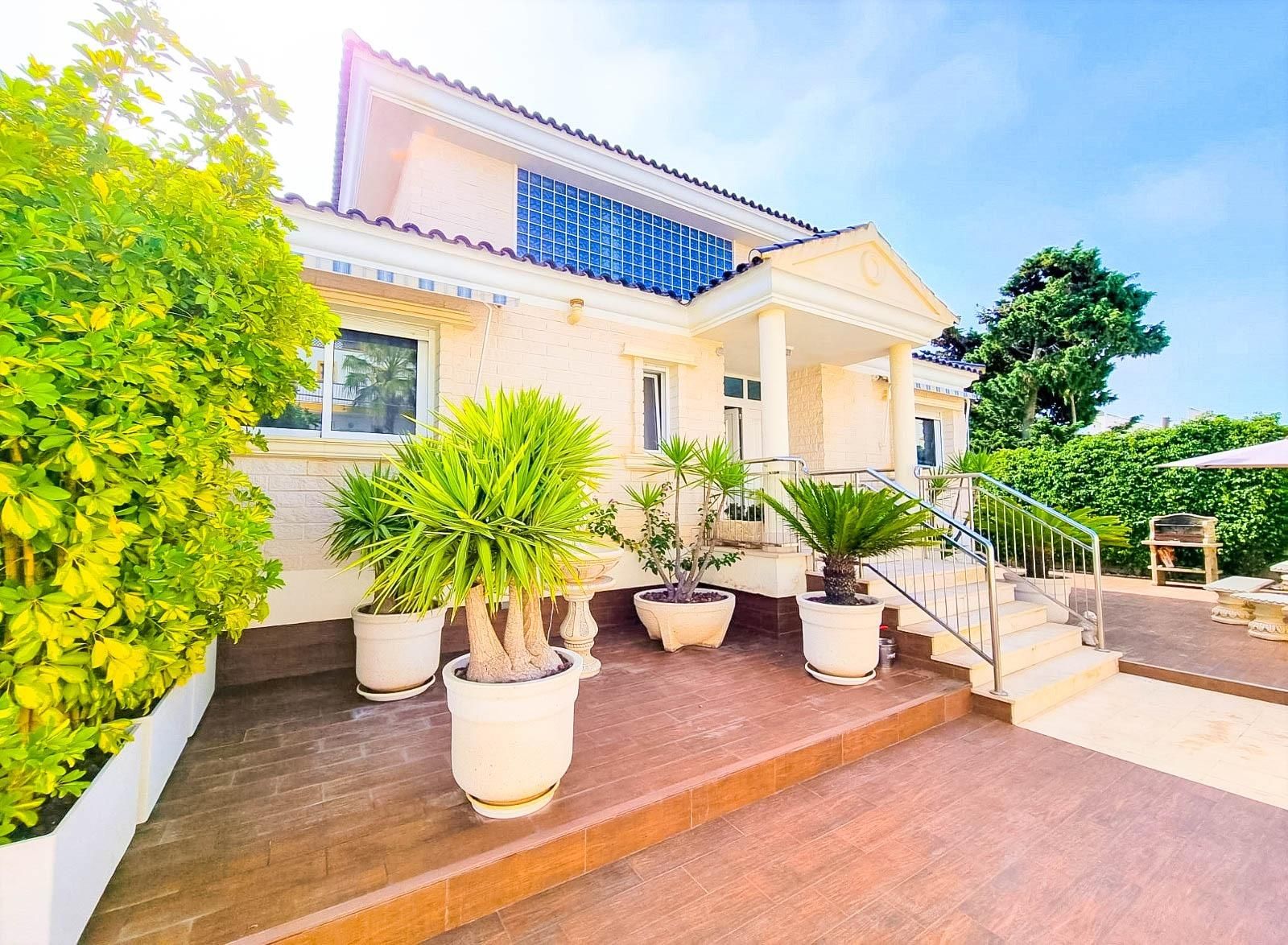 Exterior view of House or chalet for sale in Torrevieja  with Air Conditioner, Heating and Private garden