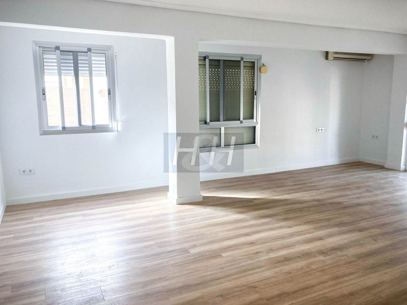 Living room of Flat to rent in Burjassot  with Air Conditioner, Storage room and Balcony