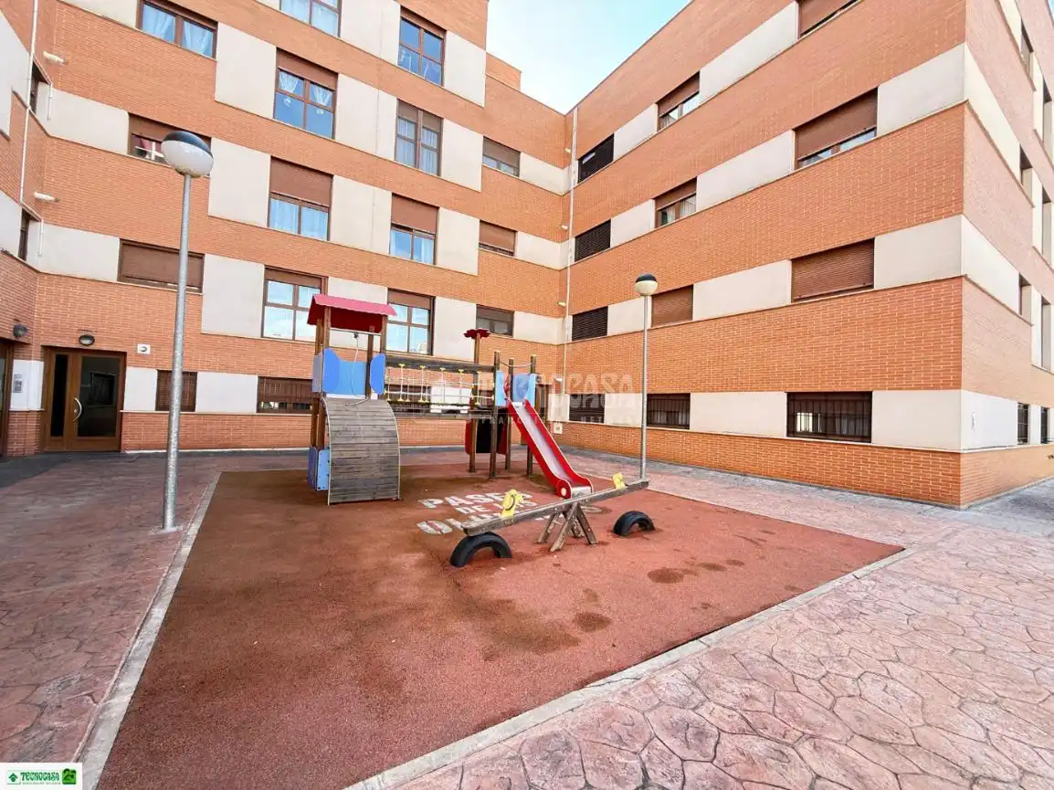 Vista exterior de Piso en venta en Ciudad Real con Calefacción