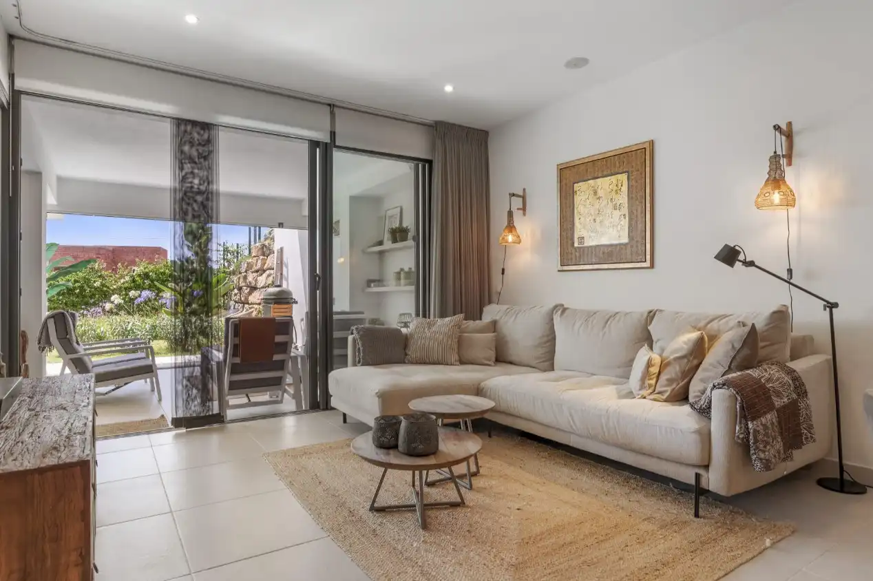 Living room of Ground floor for sale in Estepona  with Air Conditioner, Heating and Private garden