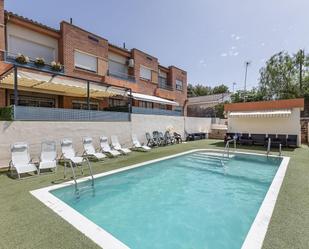 Swimming pool of Single-family semi-detached for sale in  Granada Capital  with Air Conditioner, Terrace and Balcony