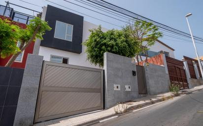 Vista exterior de Casa o xalet en venda en Telde amb Terrassa