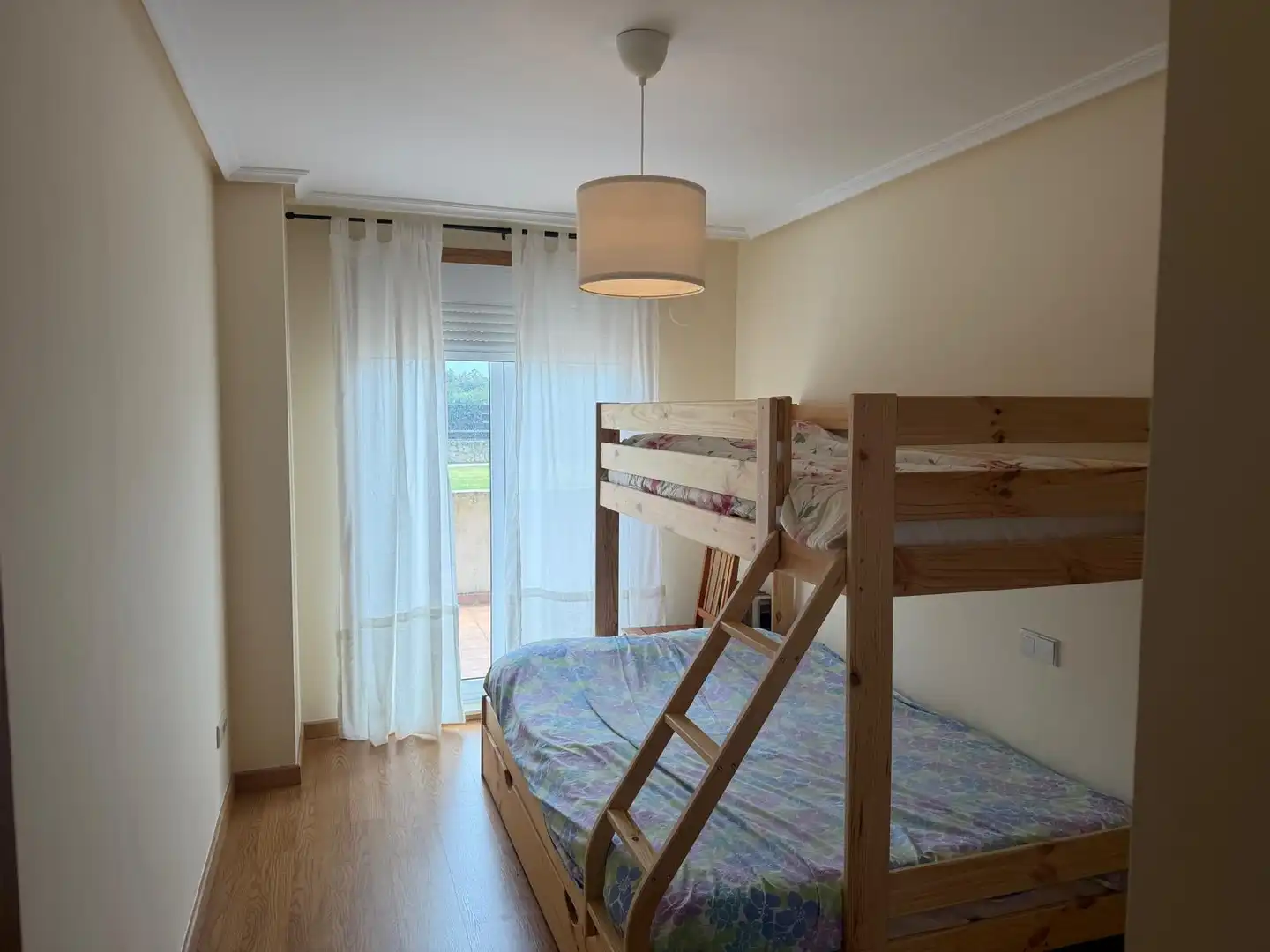 Habitación de Piso de alquiler en Barreiros con Calefacción, Terraza y Amueblado
