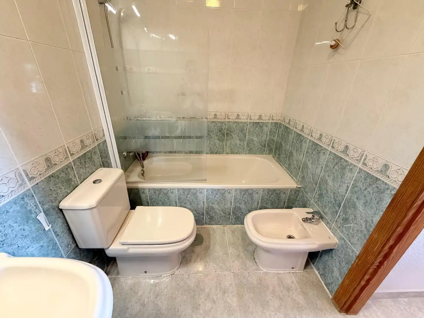 Badezimmer von Wohnung zum Verkauf in Roquetas de Mar mit Klimaanlage, Terrasse und Möbliert