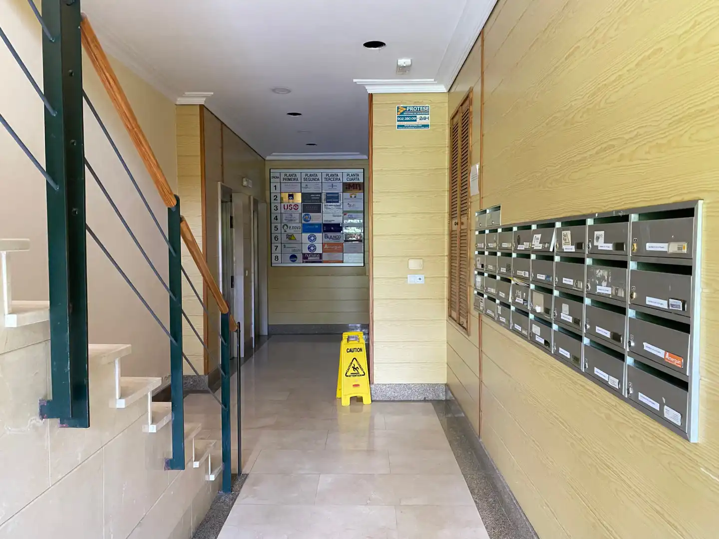 Oficina amb terrassa en venda a Rúa das Galeras, imagen 17