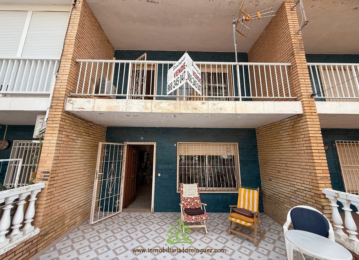 Vista exterior de Casa adosada en venda en Cartagena amb Aire condicionat, Terrassa i Traster