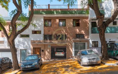 Außenansicht von Einfamilien-Reihenhaus zum verkauf in Marbella mit Terrasse und Balkon