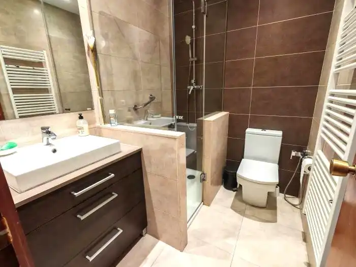 Baño de Casa adosada en venta en Lliçà d'Amunt con Aire acondicionado, Calefacción y Jardín privado