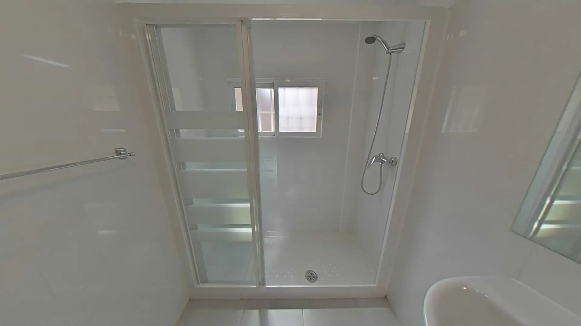 Bathroom of Flat for sale in Alcalá de Henares  with Heating, Oven and Washing machine