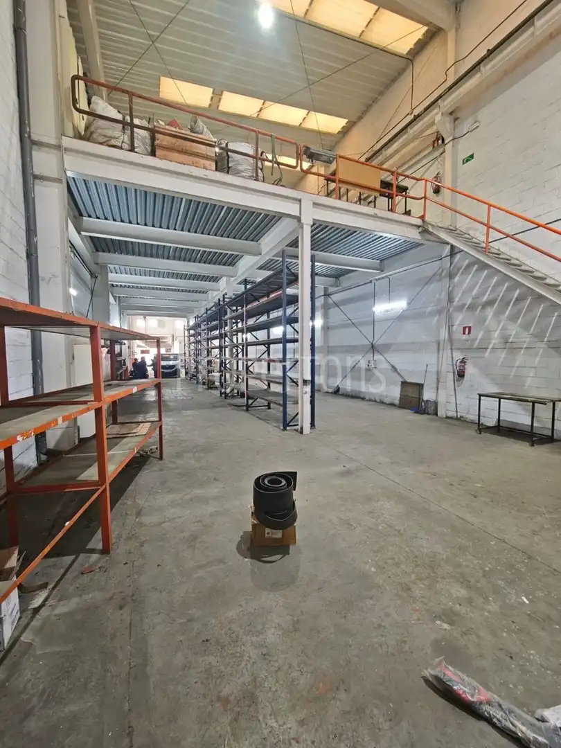 Fabrikhallen zur Miete in Ortuella
