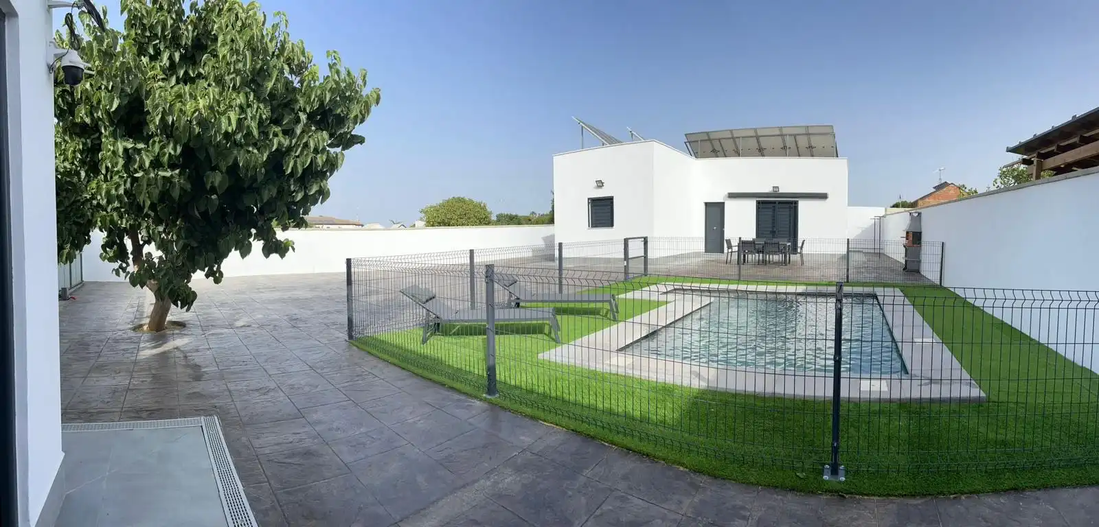Piscina de Casa o xalet en venda en Chiclana de la Frontera amb Calefacció, Jardí privat i Traster