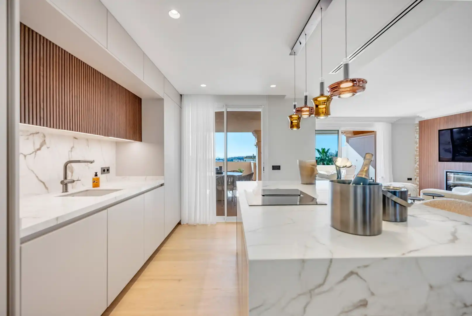 Cuina de Apartament en venda en Marbella amb Aire condicionat, Terrassa i Piscina