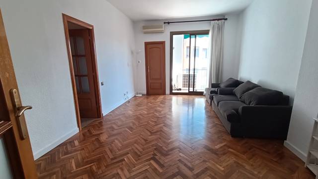 Piso en Alquiler en Carrer de Pi i Margall en El Camp d'en Grassot i Gràcia Nova