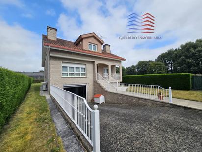 Vista exterior de Casa o xalet en venda en Allariz amb Calefacció, Jardí privat i Parquet