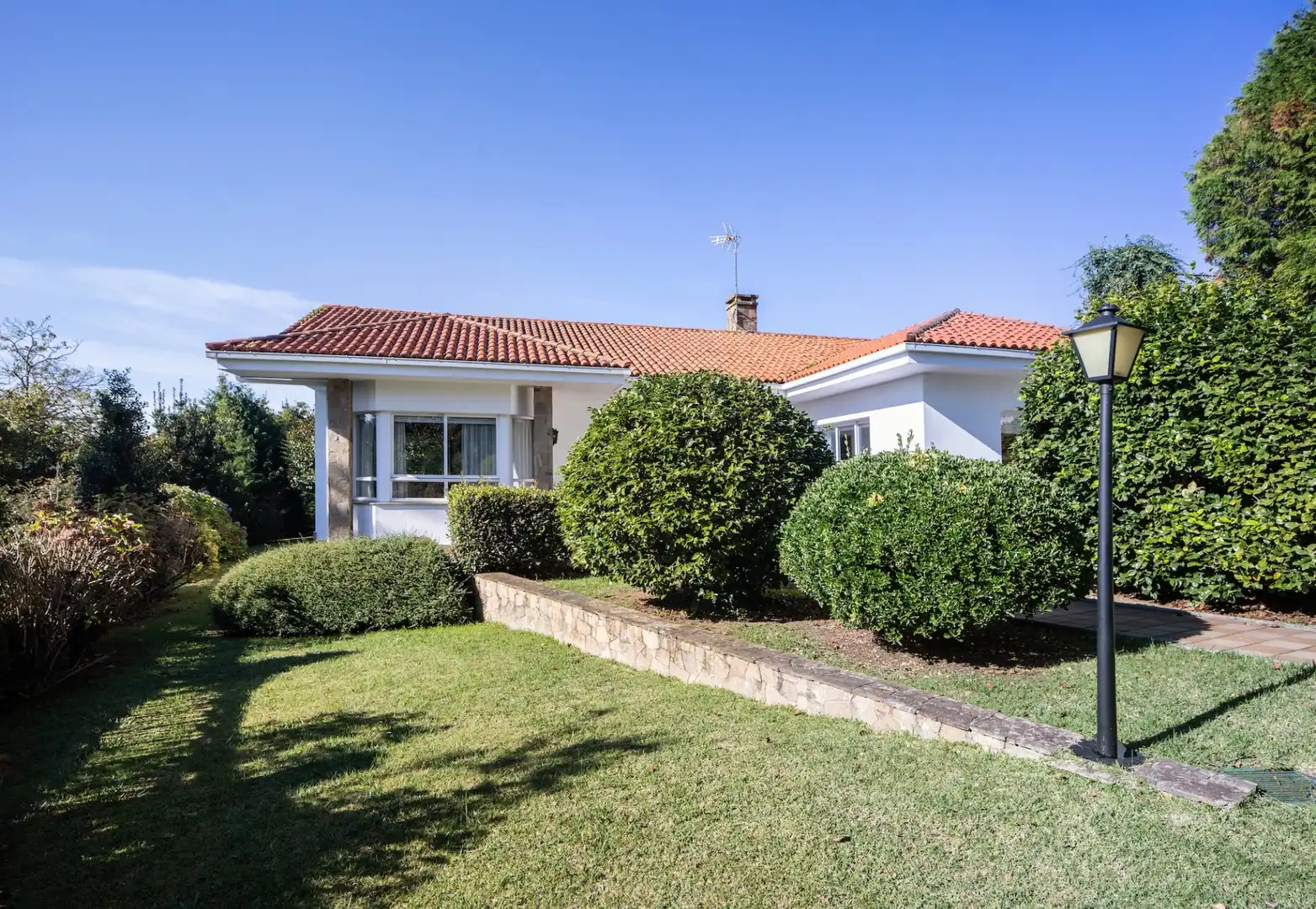 Vista exterior de Casa o chalet en venta en Oleiros con Jardín privado