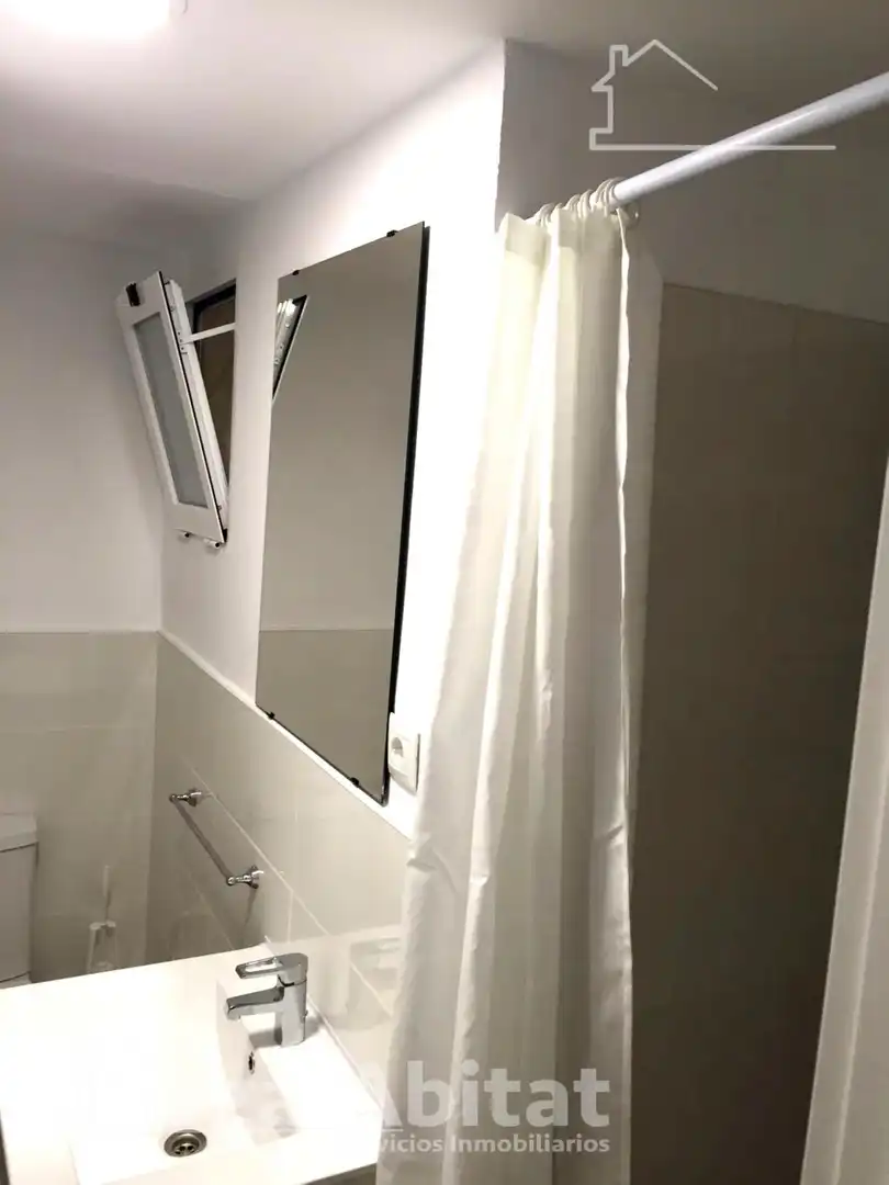 Baño de Piso en venta en Valencia con Calefacción y Balcón