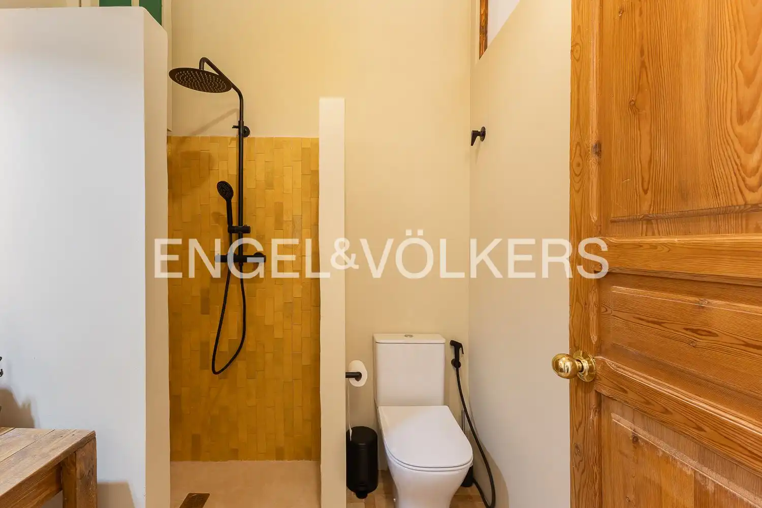 Badezimmer von Wohnung zur Miete in Valencia mit Heizung und Balkon