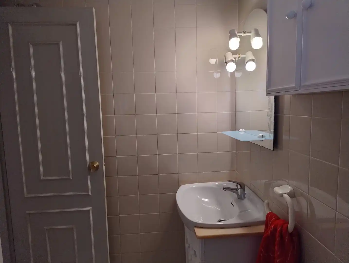Bathroom of Flat for rent in Santiago de Compostela   with Heating, Storage room and Furnished