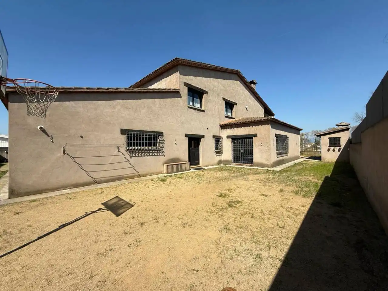 Vista exterior de Casa o xalet en venda en Montornès del Vallès amb Calefacció, Jardí privat i Terrassa