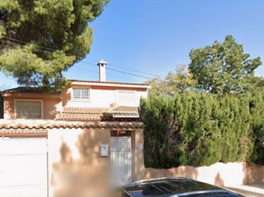 Chalet con balcón en venta en Carrer 535 27