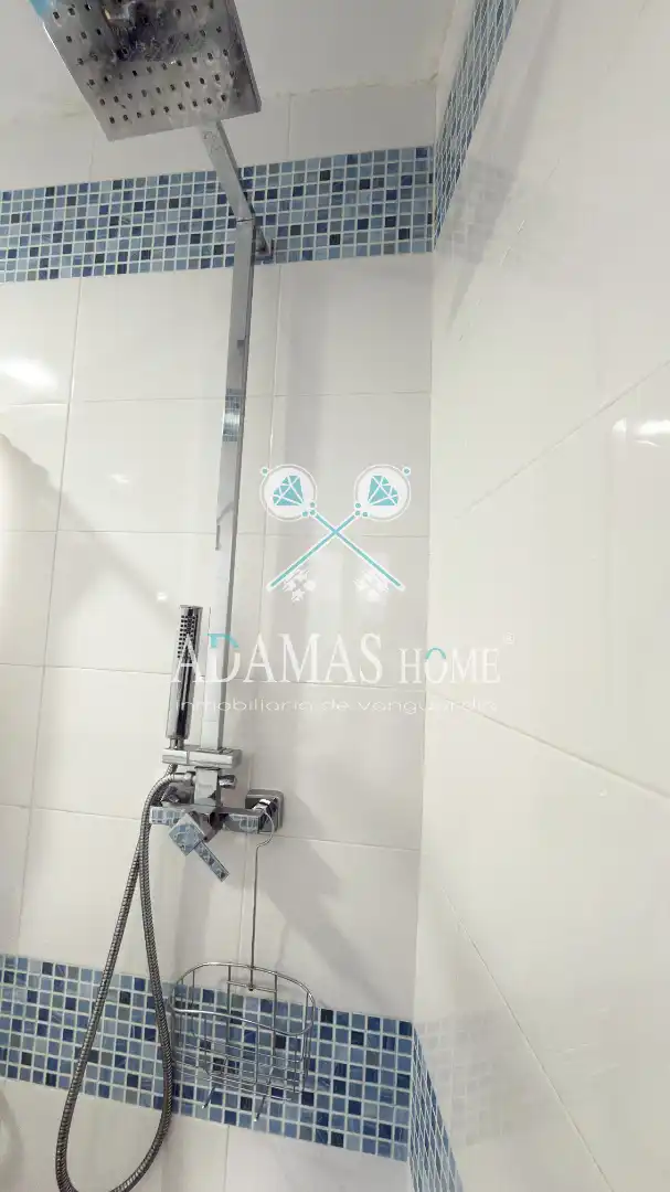 Bathroom of Apartments for sale in Sevilla  with Air Conditioner, Heating and Furnished