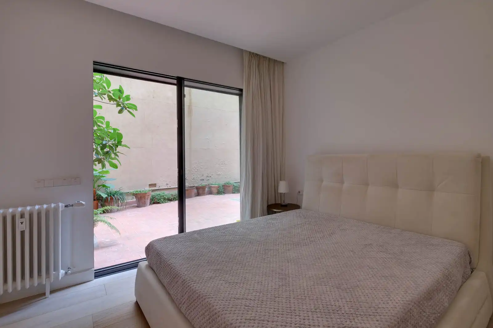 Bedroom of Flat for sale in Barcelona  with Air Conditioner, Heating and Parquet flooring