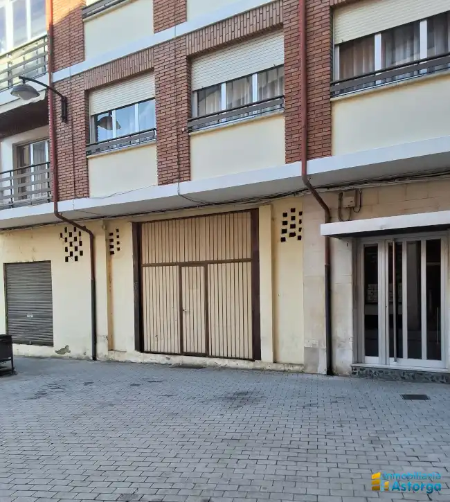Locale commerciale in vendita a Plaza Modesto Lafuente