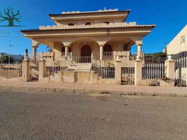 Villa con balcone in vendita a Calle DEL CASTELAR