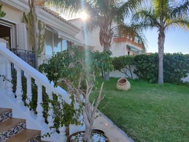 Chalet con jardín en venta en Calle Poniente 74
