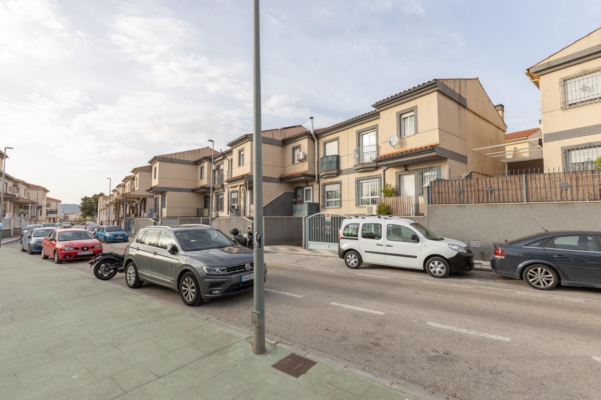 Exterior view of Single-family semi-detached for sale in Maracena  with Air Conditioner and Balcony