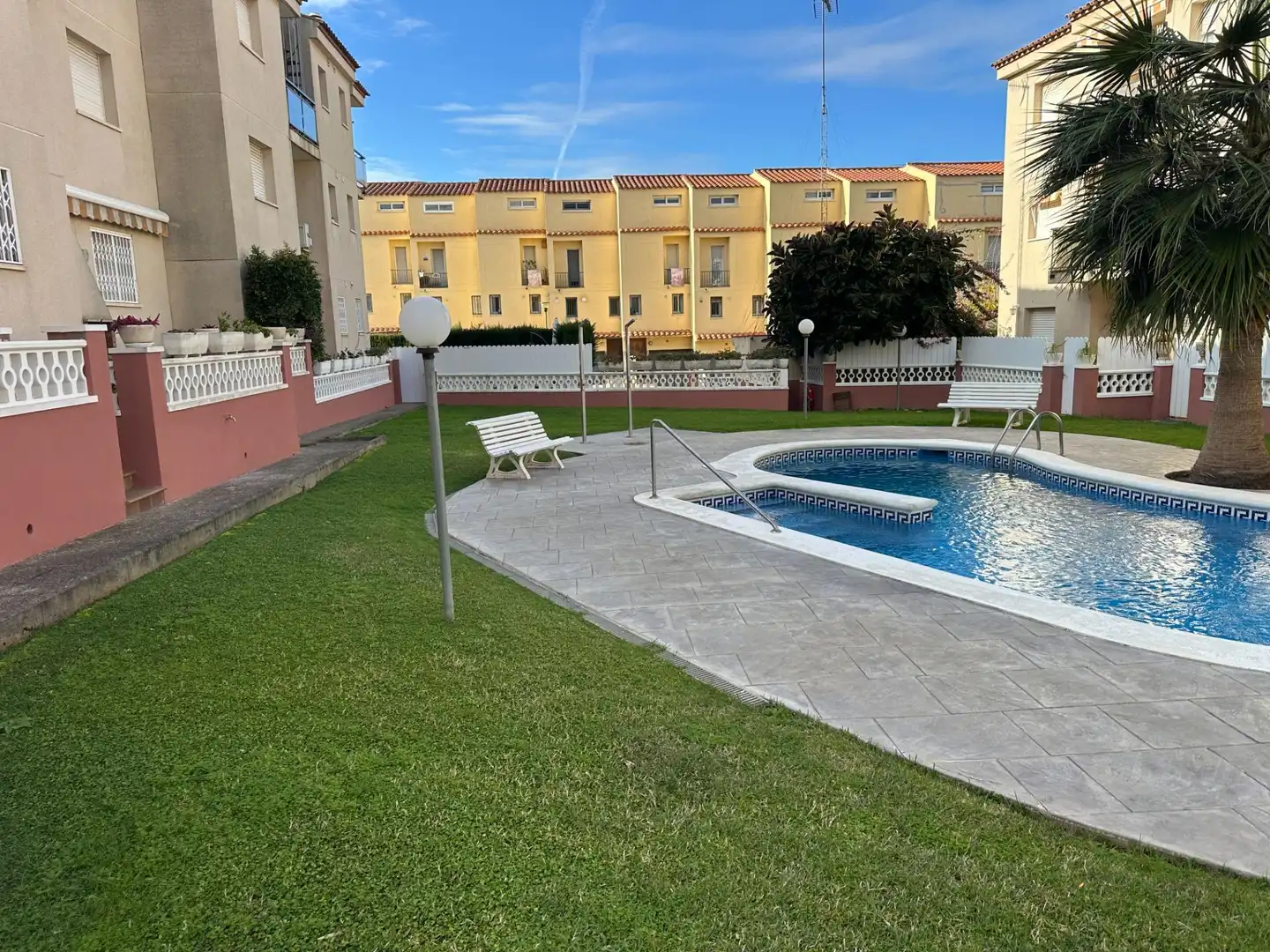 Schwimmbecken von Wohnungen zum Verkauf in Torredembarra mit Privatgarten, Terrasse und Balkon