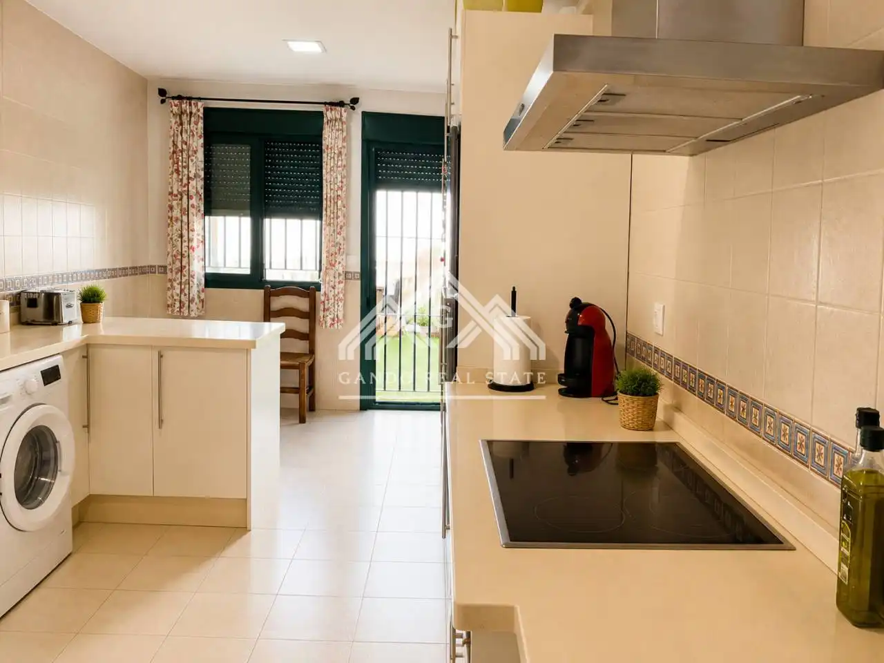 Cuina de Casa adosada en venda en Dos Hermanas amb Aire condicionat i Jardí privat