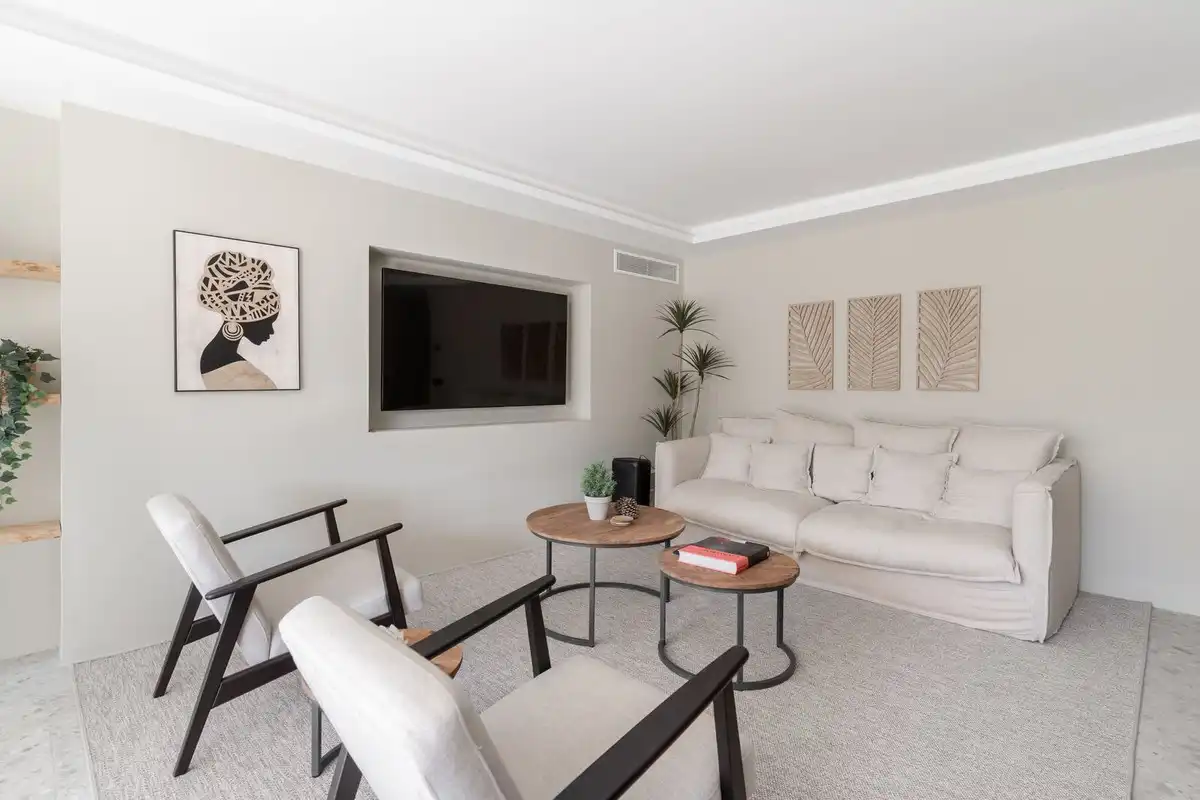 Wohnzimmer von Dachboden zum Verkauf in Marbella mit Klimaanlage, Terrasse und Schwimmbad
