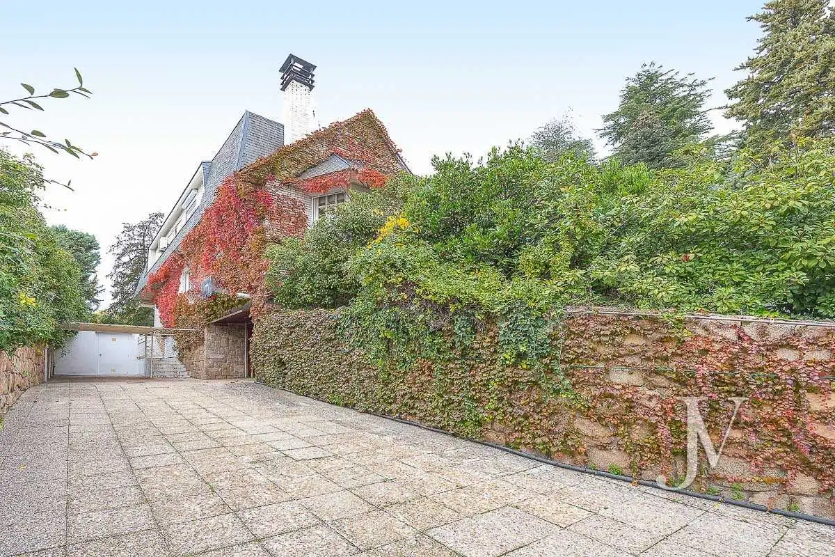 Vista exterior de Casa o xalet en venda en Madrid amb Aire condicionat, Calefacció i Jardí privat