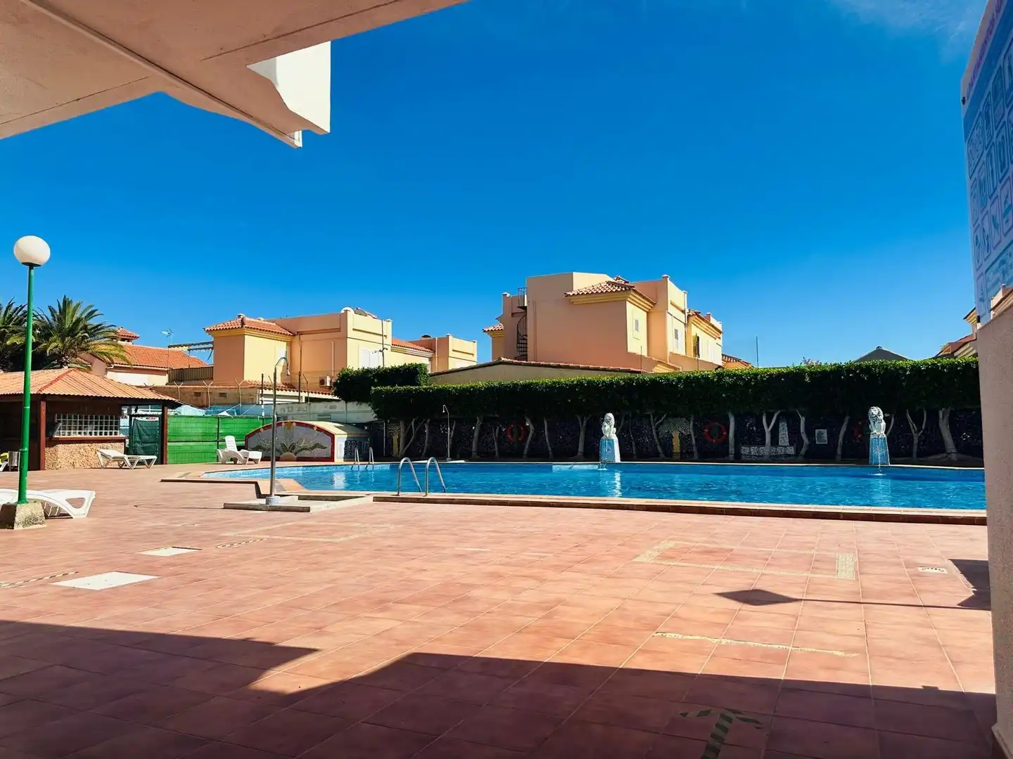 Piscina de Apartament de lloguer en San Bartolomé de Tirajana amb Aire condicionat, Jardí privat i Moblat
