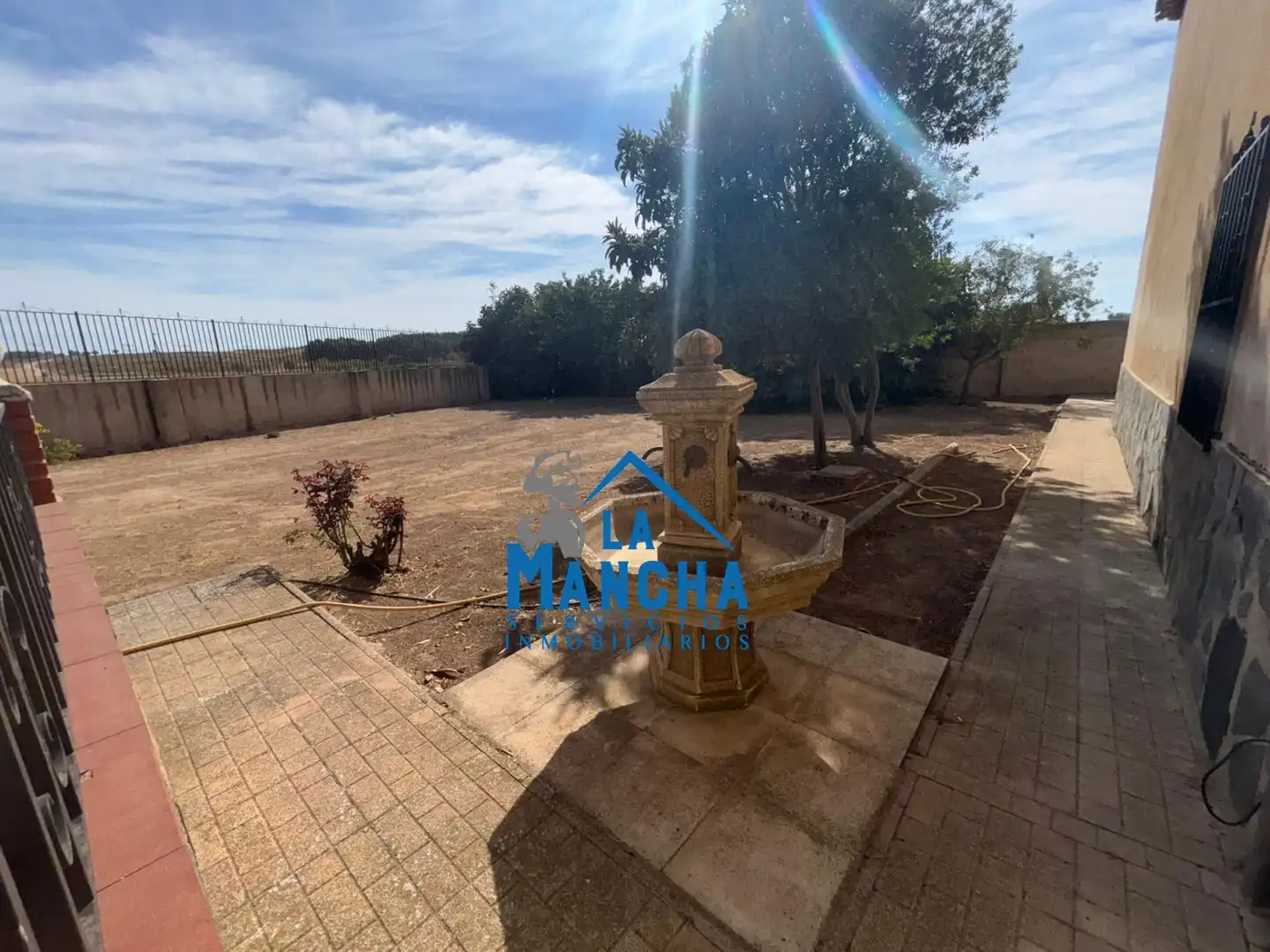 Casa o chalet en venta en Hoya-Gonzalo con Calefacción, Jardín privado y Amueblado