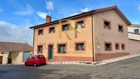 Exterior view of House or chalet for sale in Villaquilambre  with Heating, Private garden and Parquet flooring