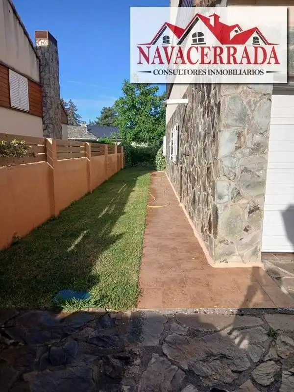 Jardí de Casa o xalet en venda en Navacerrada amb Calefacció, Jardí privat i Piscina comunitària