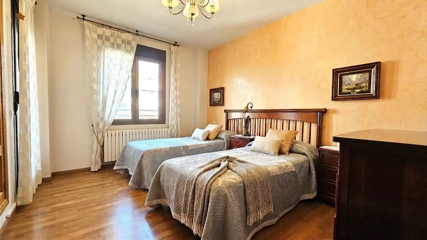 Habitación de Piso en venta en Zaragoza con Aire acondicionado, Calefacción y Terraza