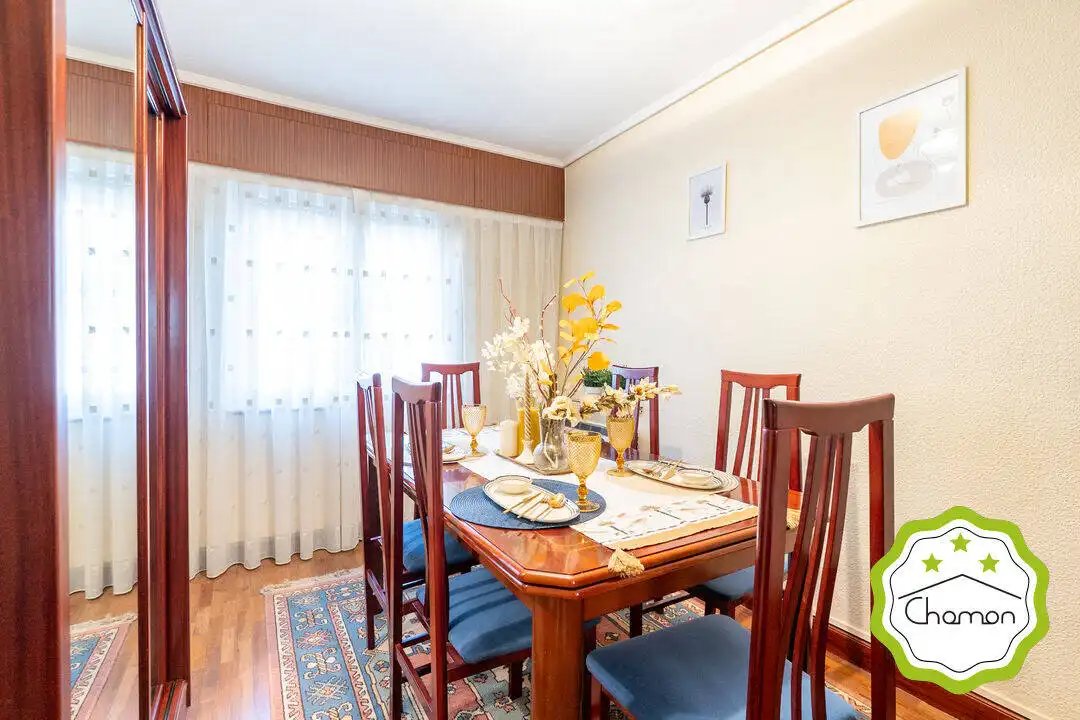 Comedor de Piso en venta en Bilbao  con Calefacción, Jardín privado y Amueblado