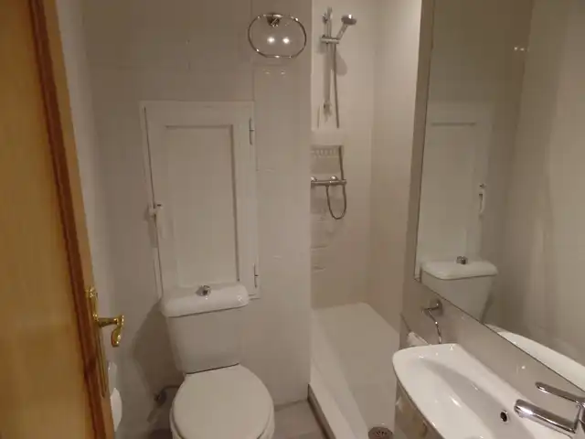 Badezimmer von Wohnung zur Miete in Madrid mit Heizung, Terrasse und Möbliert