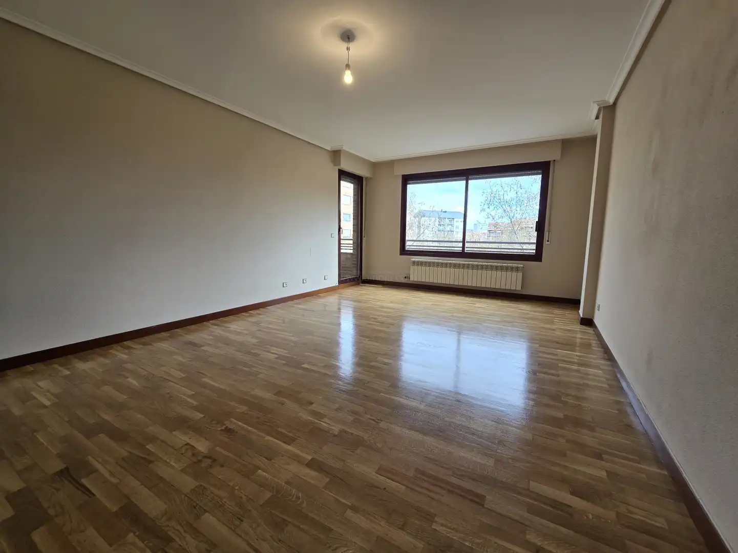 Sala de estar de Piso de alquiler en  Logroño con Calefacción, Parquet y Terraza