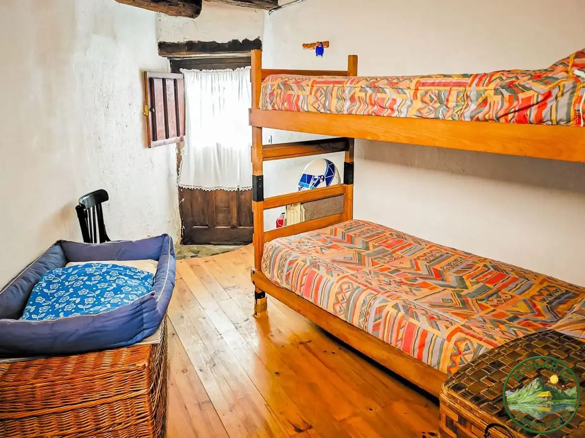 Dormitori de Casa o xalet en venda en Ponferrada amb Calefacció, Jardí privat i Parquet